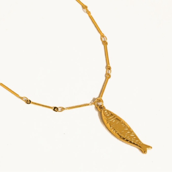 18k Plated Gold Non-Tarnish Fish Chain Pendant Necklace - Picture 2 of 2